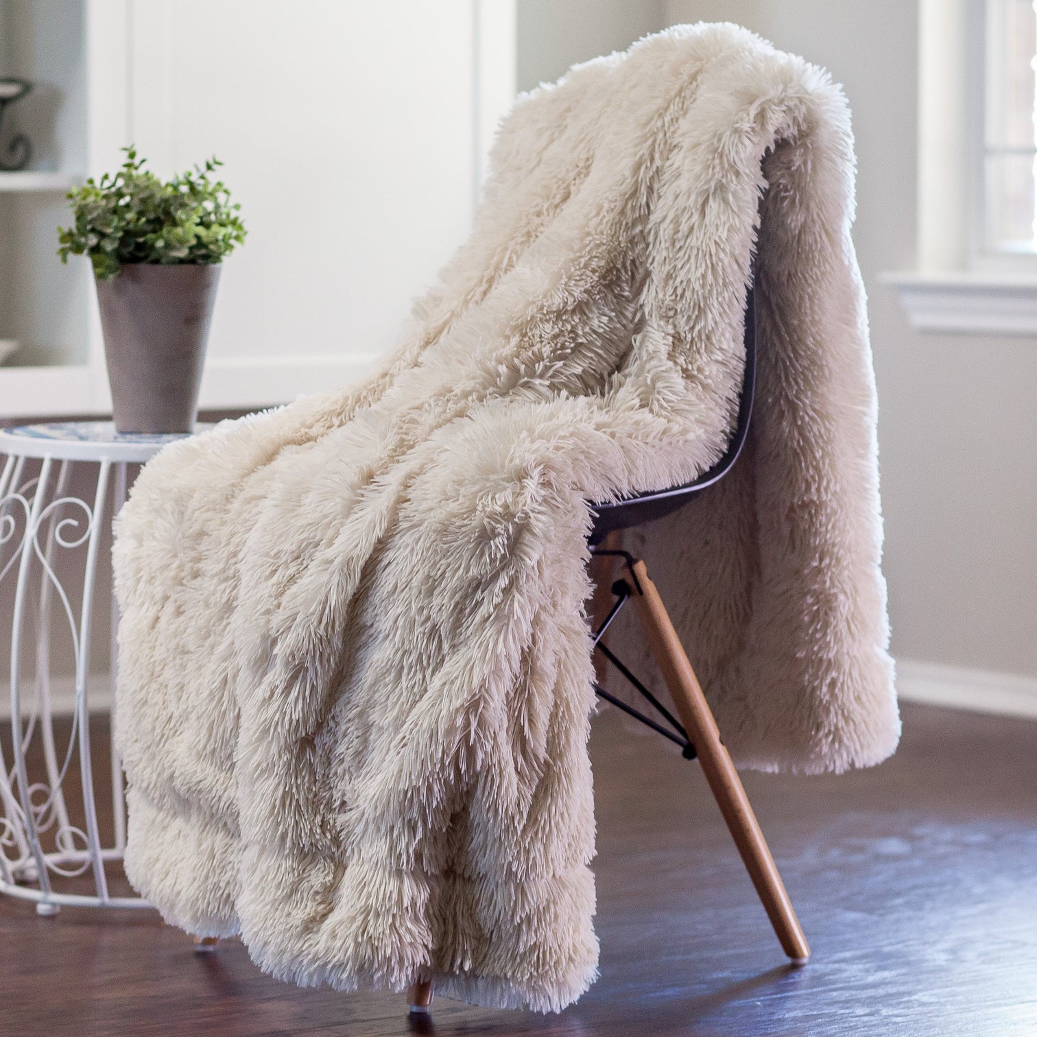 Solid Long Fur Throw & Pillow Cover Set - Image 6